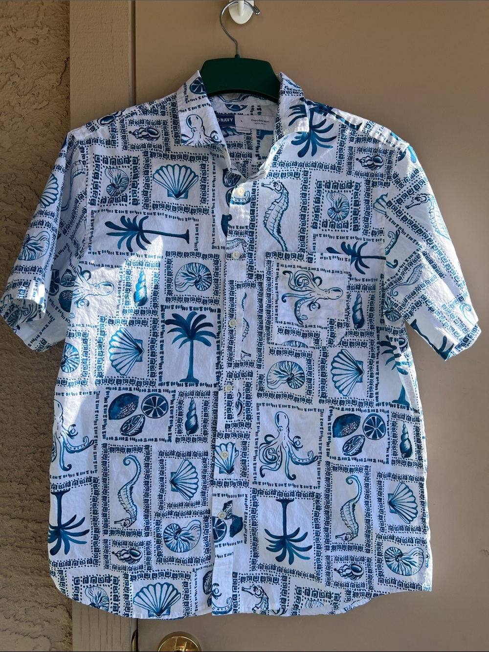 Old Navy White Short-Sleeve Button-Up with Teal Print